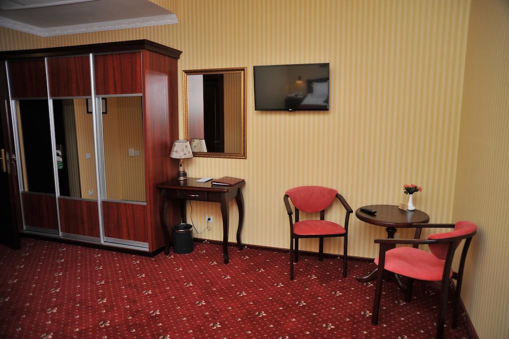 Slava Hotel Zaporizhia Room photo
