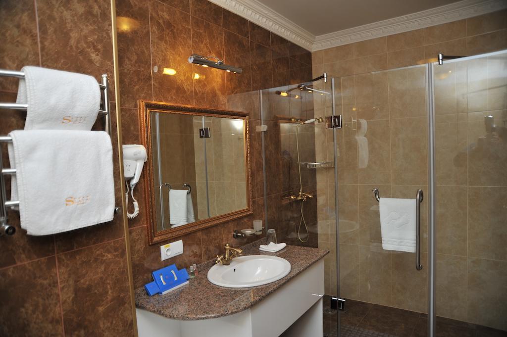 Slava Hotel Zaporizhia Room photo