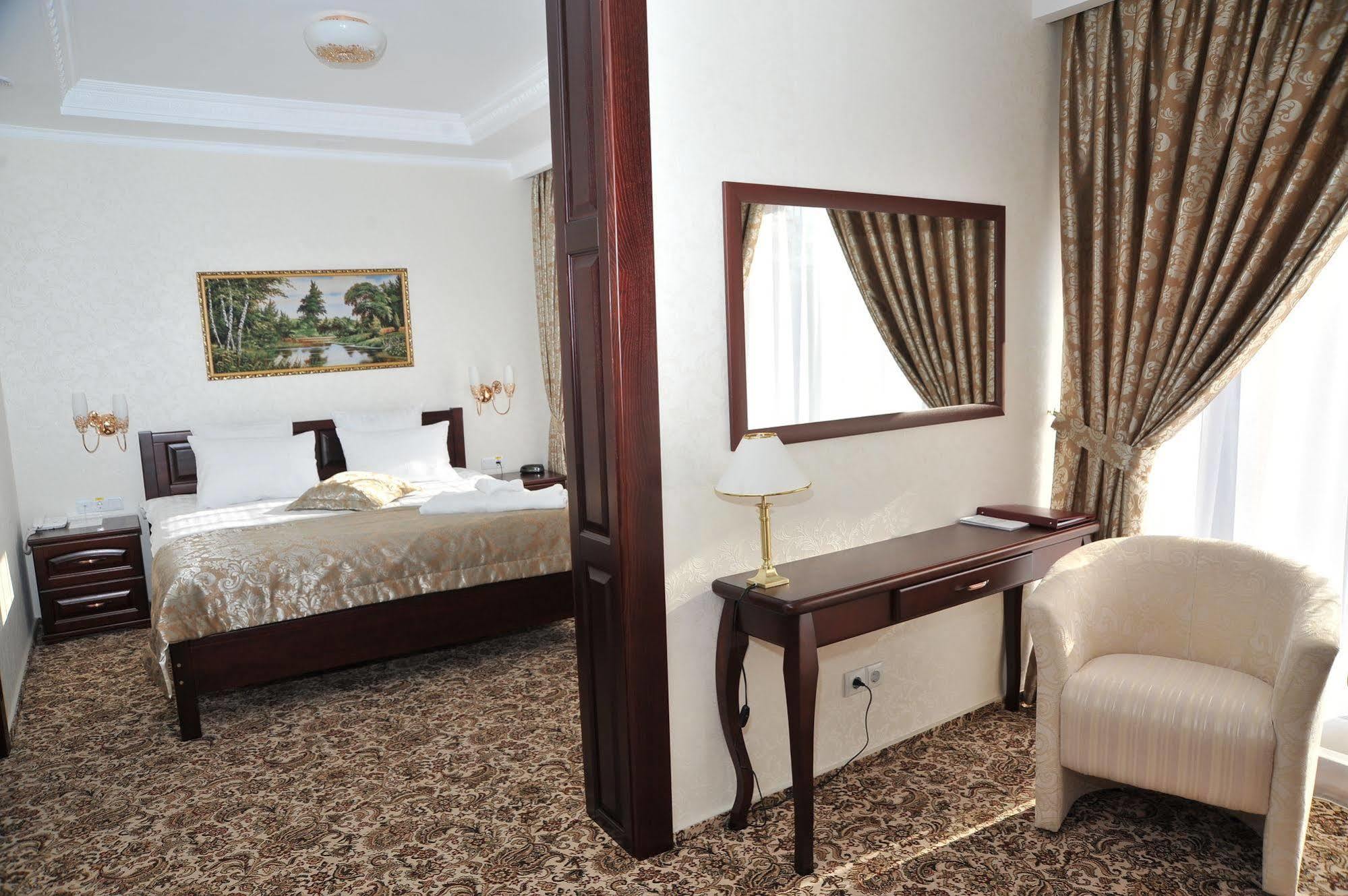 Slava Hotel Zaporizhia Exterior photo